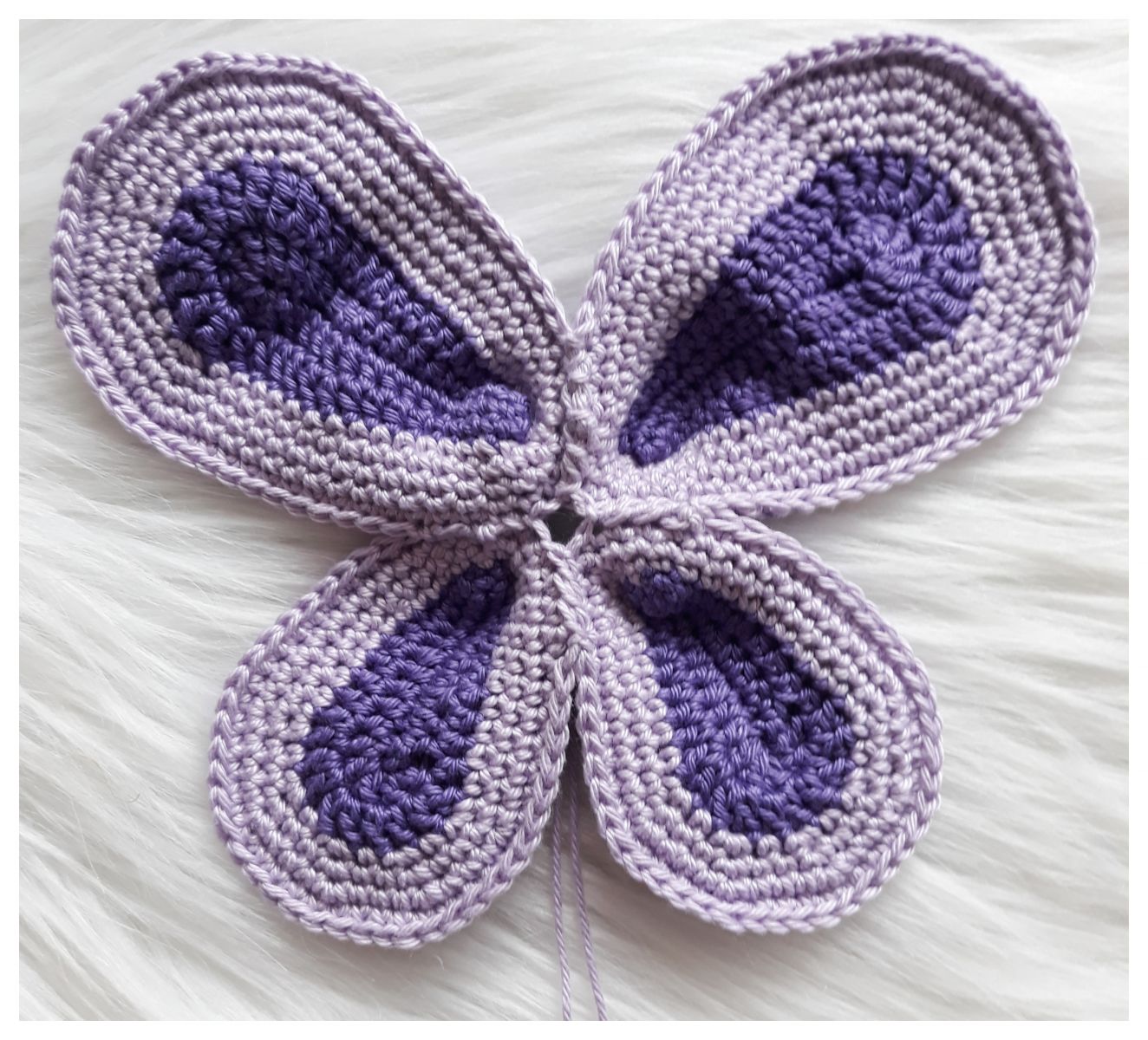 Blog-Inhaltsbild für 'Schmetterling Sarah, kostenlose Häkelanleitung'